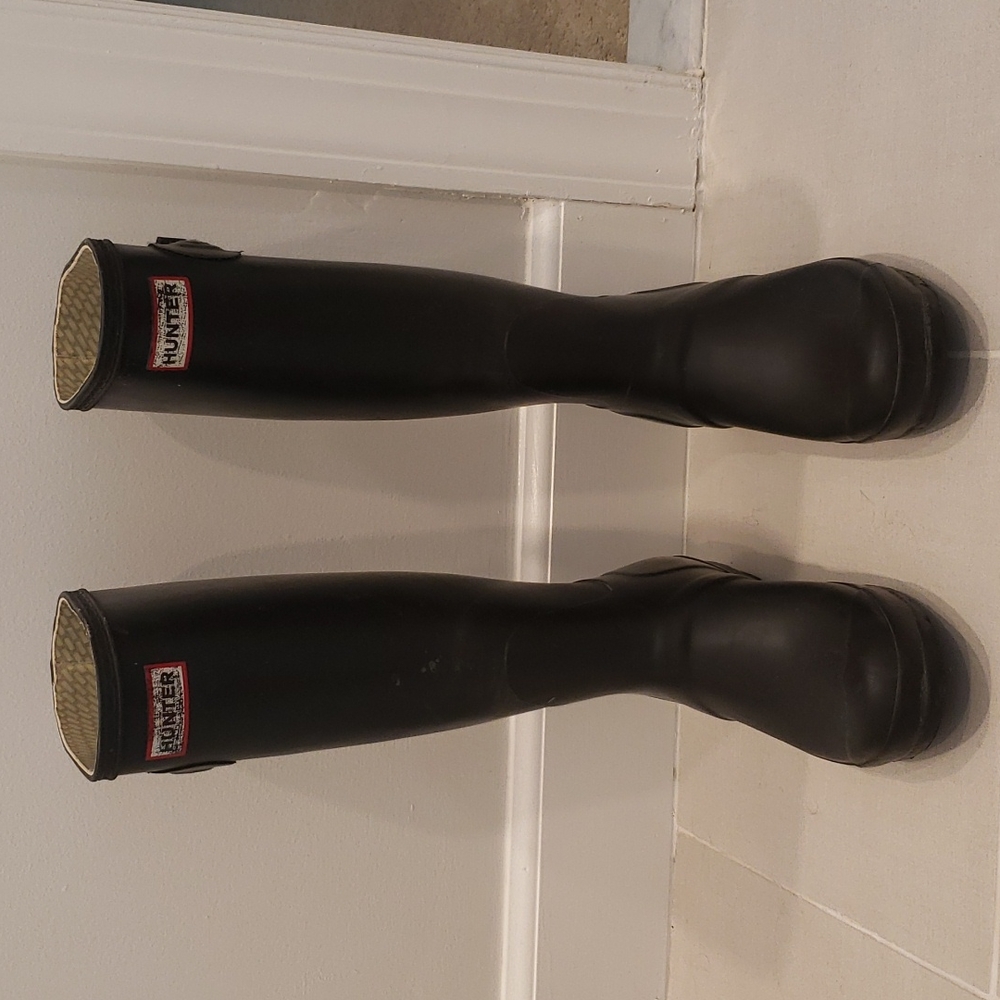 Hunter Tall Rain Boots Sz7 Hunter boot socks will make them look almost new!